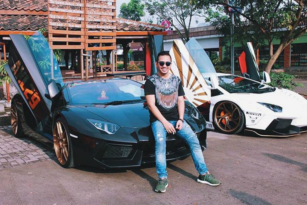 Luar Biasa… Dari Hasil Jual Keripik Pedas, Reza Bisa Membeli Lamborghini Cash!